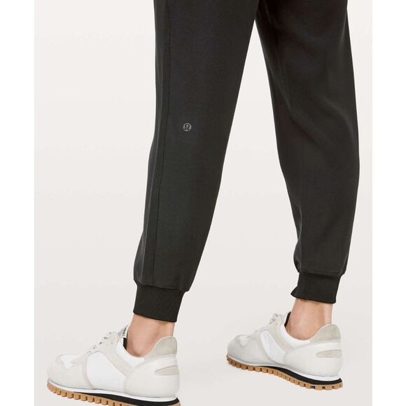 EUC Size 6 Lululemon On The Fly Jogger - Picture 2 of 4